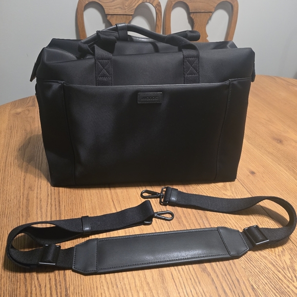 Monos Metro Duffel Black Vegan Leather Travel Bag Quicksnap Water Reaistant - Picture 3 of 16